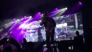 Певец T-Killah порвал штаны на концерте в Чебоксарах