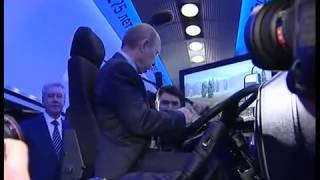 Владимир Путин испытал тренажер локомобиля КАМАЗ. СМИ