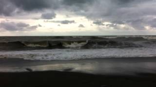 Пляж Ривьера в Сочи. Шторм. The Riviera beach in Sochi. Storm.
