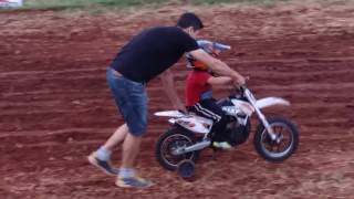Mini moto 49cc (aprendendo a andar idade de 3 e 6 meses)