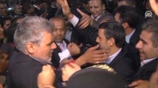Shoe thrown at Ahmadinejad in Egypt