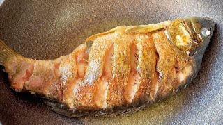 【小穎美食】煎魚時，先不要著急下鍋，大廚教你一招，煎出的魚不粘鍋不破皮