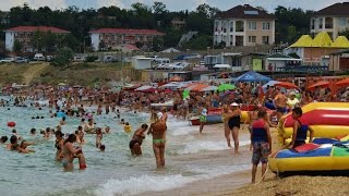 Учкуевка По пляжу вдоль побережья Черного моря