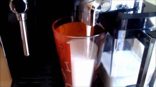 Zubereitung eines Latte Macchiato mit der Philips / Saeco HD 8943 Xelsis