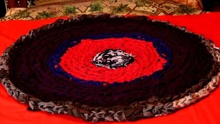 Как связать коврик из старых футболок без крючка