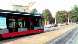 Škoda 15T ForCity vyjíždí z areálu Muzea MHD v Praze - Střešovicích (19.9.2009)  - HD 720p25