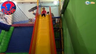 Хелло Китти и Ярослава. Видео для детей. Прыгаем на батуте в Игровом Парке. Tiki Taki Cook