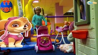 Ярослава в ИгроЛенде прыгаем на БАТУТЕ Игрушки ЩЕНЯЧИЙ ПАТРУЛЬ PAW Patrol Toys
