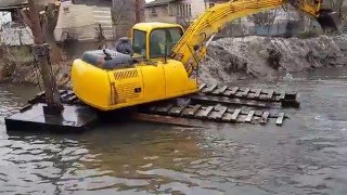 Жесть!!!!!!!Виртуоз на плавающем экскаваторе!!!!Смотреть до конца.
