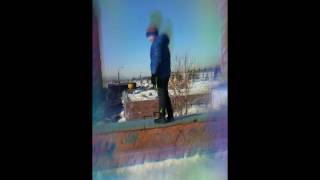 Мой друг спрыгнул с крыши дома!!!! ШОК
