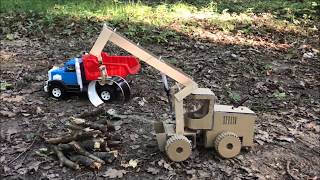DIY Skidding tractor Liebherr L580 with grapple - Cardboard toy
