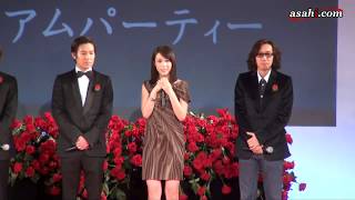 仲里依紗と男優らが携帯ドラマ
