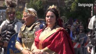 Natale di Roma: gladiatori, centurioni e senatori in marcia ai Fori Imperiali
