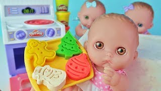 Куклы Пупсики Печем Новогоднее Печенье из Пластилина Play Doh. Видео для Детей Зырики ТВ
