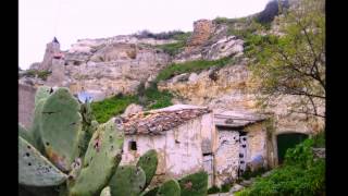 Triana: Cuevas del Campo