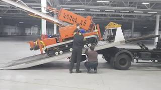 Сваебойная установка забивает составную сваю 13.5м