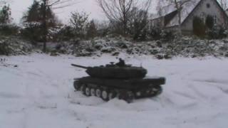 1/16 Tamiya RC Leopard 1a4 + 2a6 in the snow.