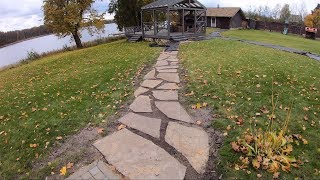 Дорожка из природного камня на даче. Отзыв о старой из гравия и мелкого камня.
