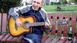 Дед рок н рольщик жгёт, смотреть всем :D