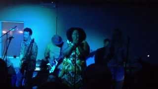 Etta James - "You can leave your hat on" (cover by The del Rey's w/ Aqila Kiki)