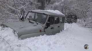 УАЗ, Нива и Шеви Нива в лесу по глубокому снегу. Часть 1.
