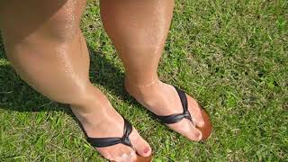 gepflegte Männer Beine in Feinstrumpfhose, pantyhose, crossdresser, nylon