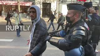 France: Scuffles erupt between Yellow Vests and police at anti-COVID-19 pass demo in Paris