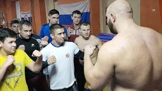 Амбал 150 кг против 9 дрищей бойцов / Масса не помогла в бою