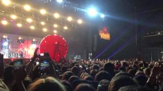 Twenty One Pilots - Тайлер в шаре - Москва Stadium Live 22.10.2016