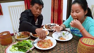 กินส้มตำดักแด้ แกงโฮ๊ะอาร์นีกับคุณตากินข้าวเหนียวมะม่วง Somtum & Sticky Rice Mango