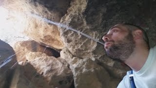 Fósil de molusco bivalvo en cueva del Alto del Ope en Archena