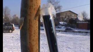 Кипение воды в солнечных вакуумных трубках зимой.