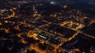 Świdnica z lotu ptaka - lot balonem w nocy nad nad miastem
