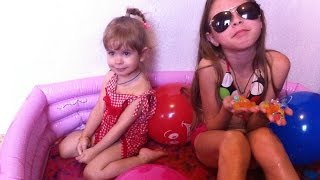 Бассейн с разноцветными шариками Orbeez Challenge Купаемся и играем Орбиз и воздушными шарами pool