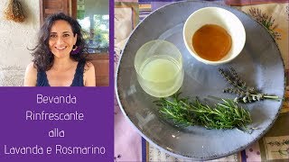 Bevanda rinfrescante per l'estate alla lavanda e rosmarino