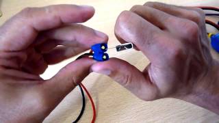 Videotutorial: Cómo conectar dos clavijas XT60 y EC3 de baterías de Lipo facilmente con un cúter