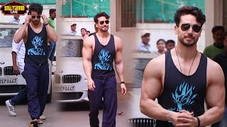 TigerShroff SHOWOFF his ?Muscles as he was PAPPED at Sunny Super Sound