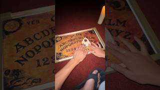 LE DOY 100 DÓLARES A MI HERMANITA SI JUEGA LA OUIJA CONMIGO !!