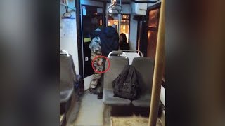 Пилот закрыл пассажиров в автобусе с 2 бухими дебоширами с ножом. Real video