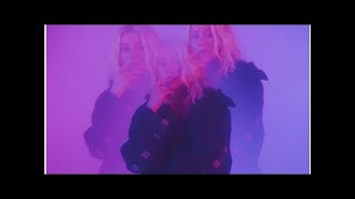 Голая Кристина Агилера обмазалась жижей в клипе Accelerate