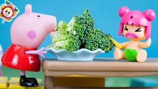 PEPPA PIG: ces bébés Pinypon ne veulent pas manger de légumes! Peppa prépare des sushis !