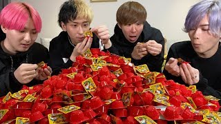 当たり付き駄菓子を4人同時に当たりが出るまで食べ続けたらゴールの見えない大食いマラソンでした