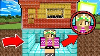 У МЕНЯ ПОД ДОМОМ В ДЕРЕВНЕ ЖИВЕТ ДЕВУШКА В МАЙНКРАФТ НУБИК ИГРАЕТ В MINECRAFT 100% ТРОЛЛИНГ ЛОВУШКА