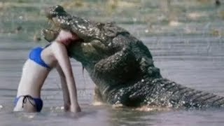 КРОКОДИЛ НАПАЛ И СОЖРАЛ ДЕВУШКУ!!! Видео очевидцев.