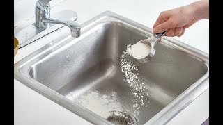Почему некоторые посыпают раковину мукой, заканчивая уборку