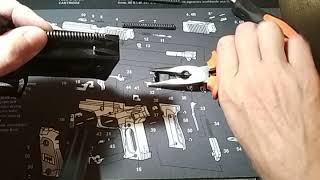 Sig Sauer P226 - снятие боевой пружины.