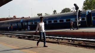 12403 Allahabad- Jaipur SF Express WDM 3A arrival Jaipur Junction