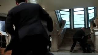 Люцифер/Lucifer 3x24 защищает Хлою крыльями