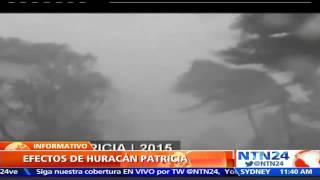 Vea cómo camión es volcado por los fuertes vientos del huracán ‘Patricia’ en México