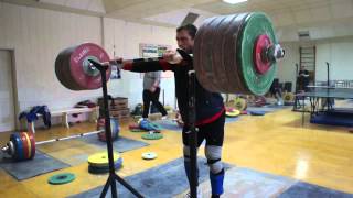 Dmitry Klokov 250kg (550lb) ass to the grass front squat